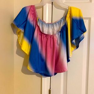 Long pants and tops with shoulders